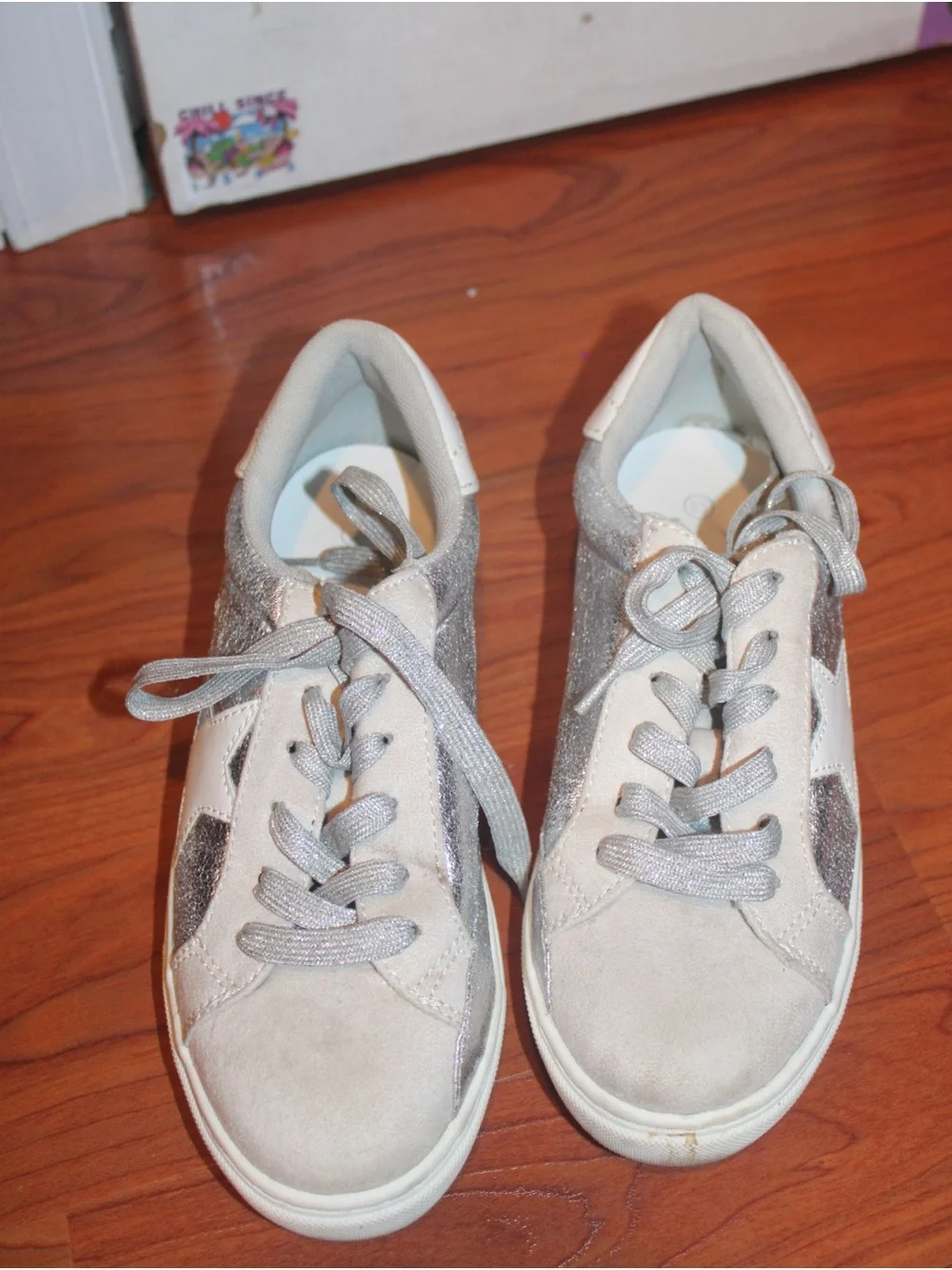 PARTY Fashion Metallic Silver Glitter Star Low-Top Sneakers - 6.5